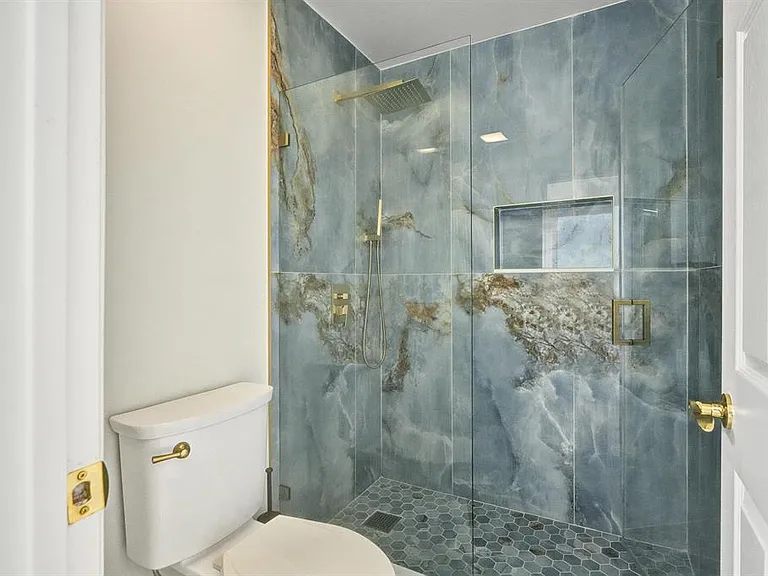 1717 N Riverside Dr #1 — Photo 8