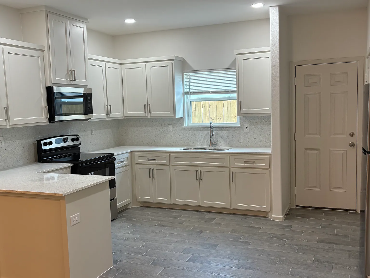 3 bed, 1116 sqft, $1,175 — Photo 4