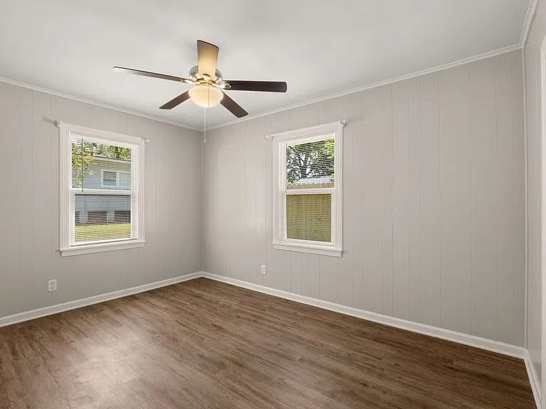 411 Allen St — Photo 10