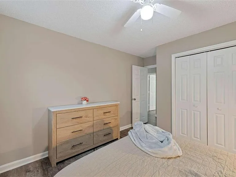 124 Bentley Pkwy — Photo 13