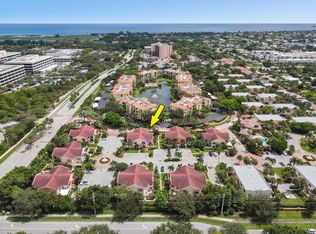 28 Uno Lago Dr, Juno Beach, FL 33408