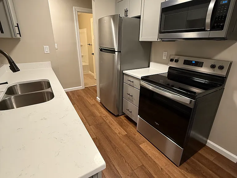 1022 Manvel St #7 — Photo 2