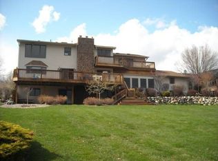 4235 Island View Dr, Fenton, MI 48430