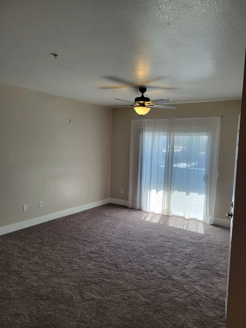 Amazing 1 bd Condo Awaits You! — Photo 3