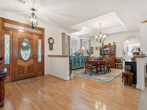 5th image of 251 Fox Tail Ln