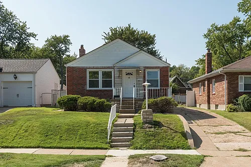 1113 Pembroke Dr Photo 1