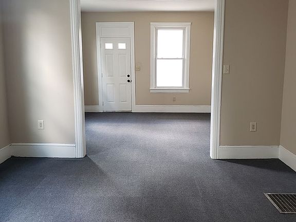 3rd image of 327-329 W King St #327KING