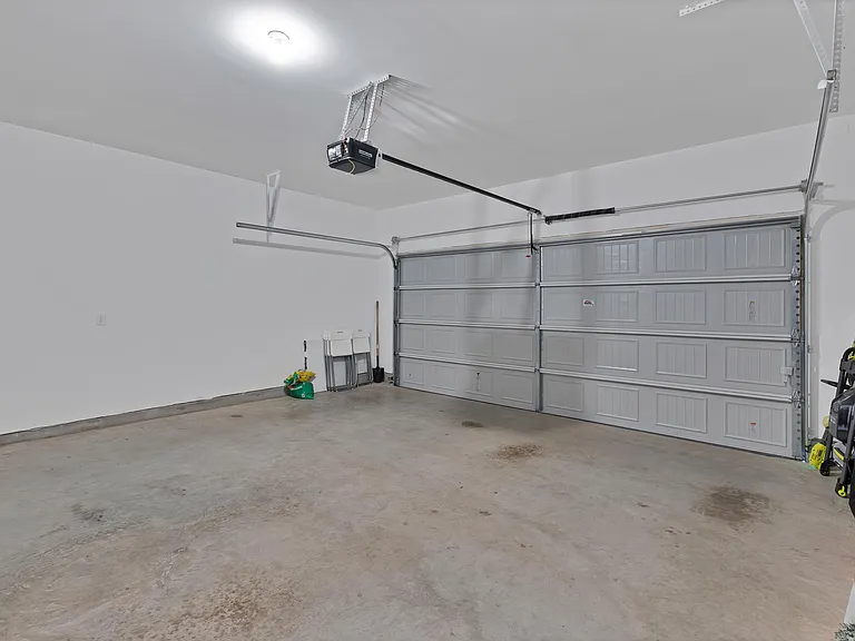 758 Creekwater Ln — Photo 23