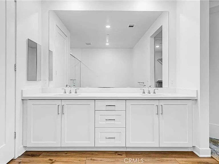 4207 Rivington — Photo 8