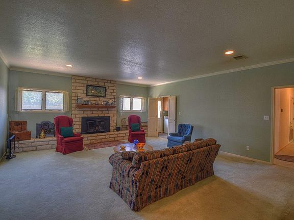 2nd image of 102 N Oak
