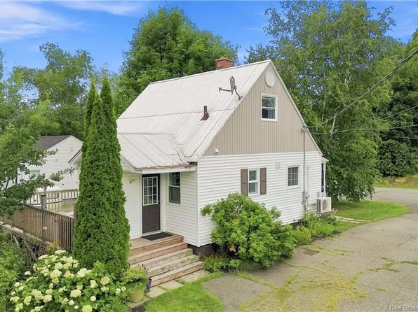 141 Saint James St, Woodstock, NB E7M 2T5