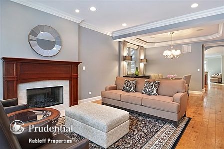 2nd image of 837 W Wrightwood Ave #1