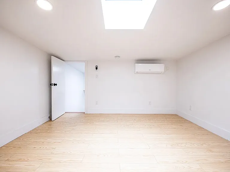 202 Knickerbocker Ave #3L — Photo 15