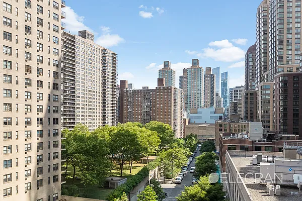 Sold by (Legacy) Elegran | media 2