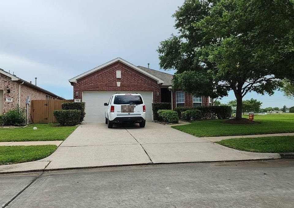 1st image of 713 Saturnia Ln