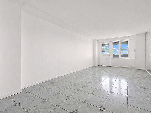 3rd image of 370 Ocean Pkwy APT 8H