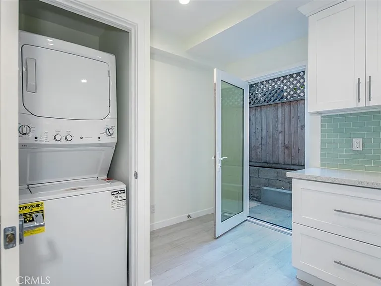 245 Beverly St #B — Photo 20