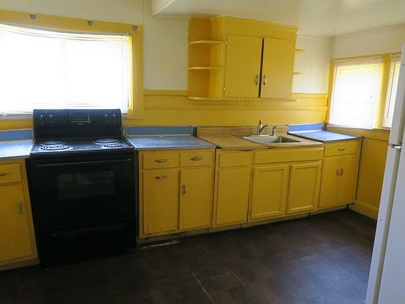 3rd image of 933 Brookdale St