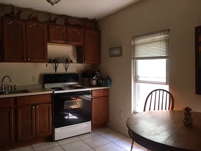2 bed, 800 sqft, $1,300 — Photo 3