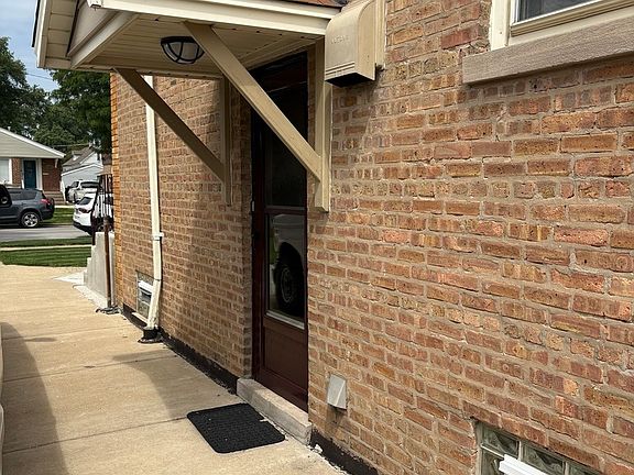 3rd image of 10525 S Millard Ave