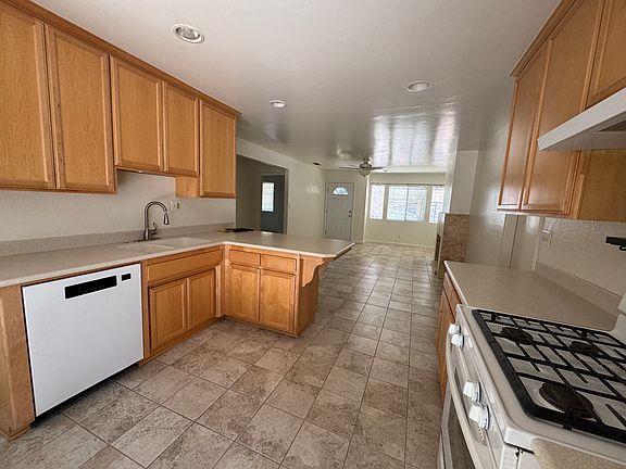 4th image of 8130 San Clemente Ave