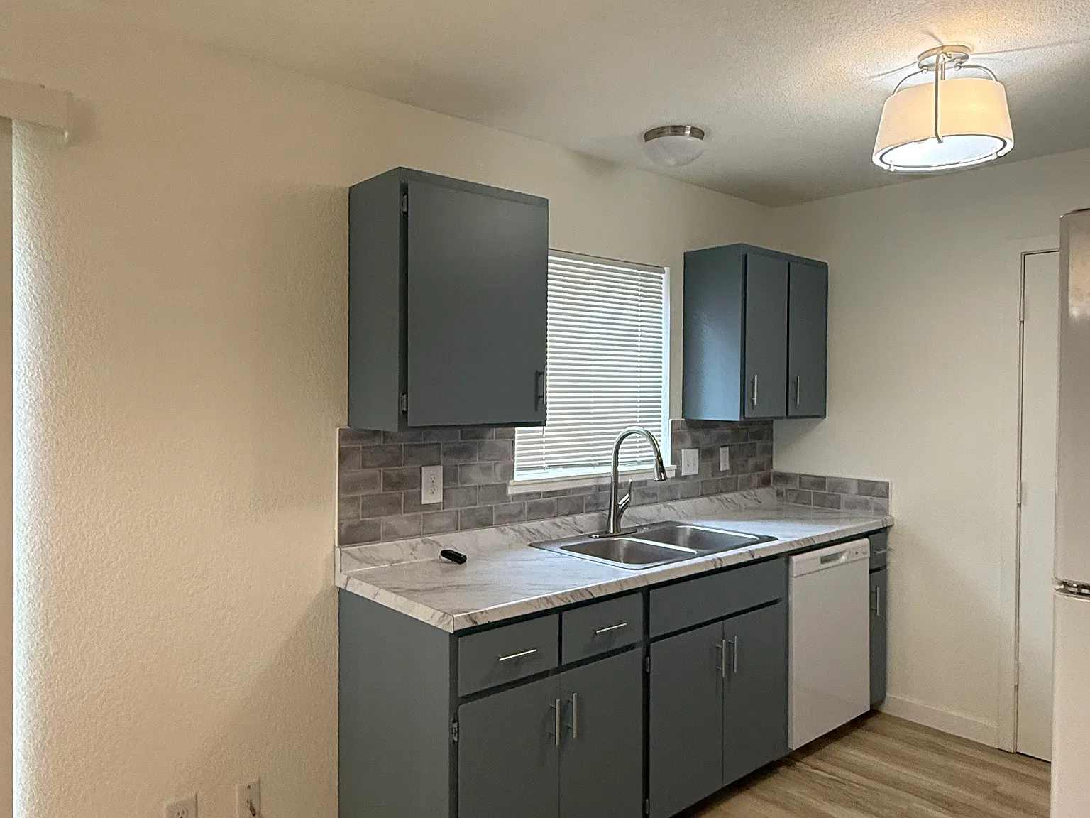 2 bed, 1000 sqft, $1,600 — Photo 3
