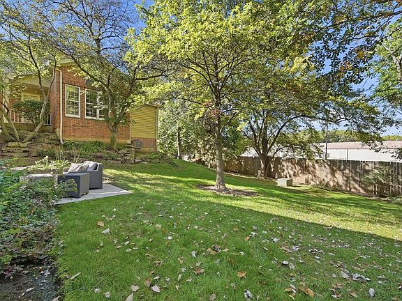 5th image of 576 Shagbark Dr
