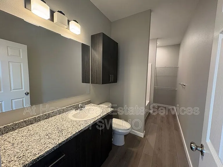4930-8 W Minota St — Photo 9