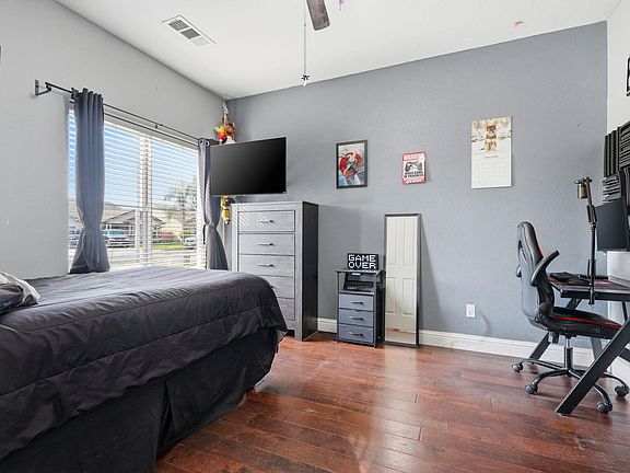 4th image of 834 W James Court W