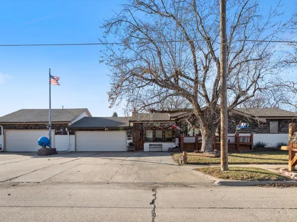 4306 N 15th St, Carter Lake, IA 51510