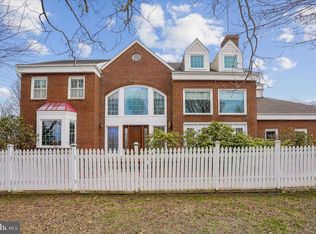 5 Maidens Bower Ct, Potomac, MD 20854