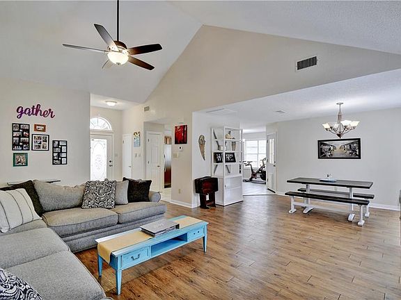 5th image of 701 Southcreek Dr
