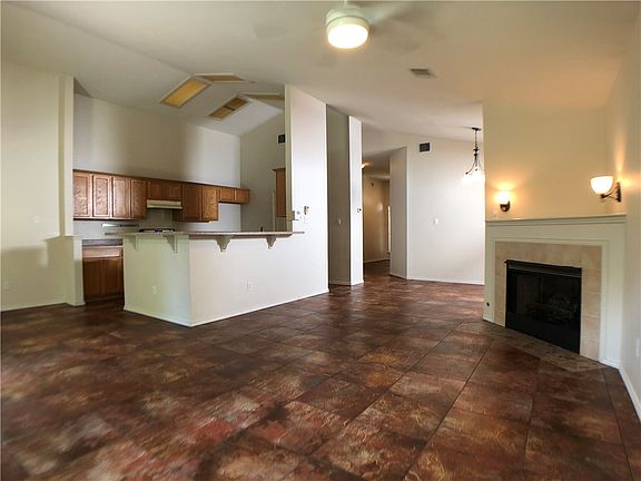 5th image of 618 Settlement St