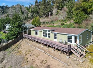 105 Fizer Ln, Klamath, CA 95548