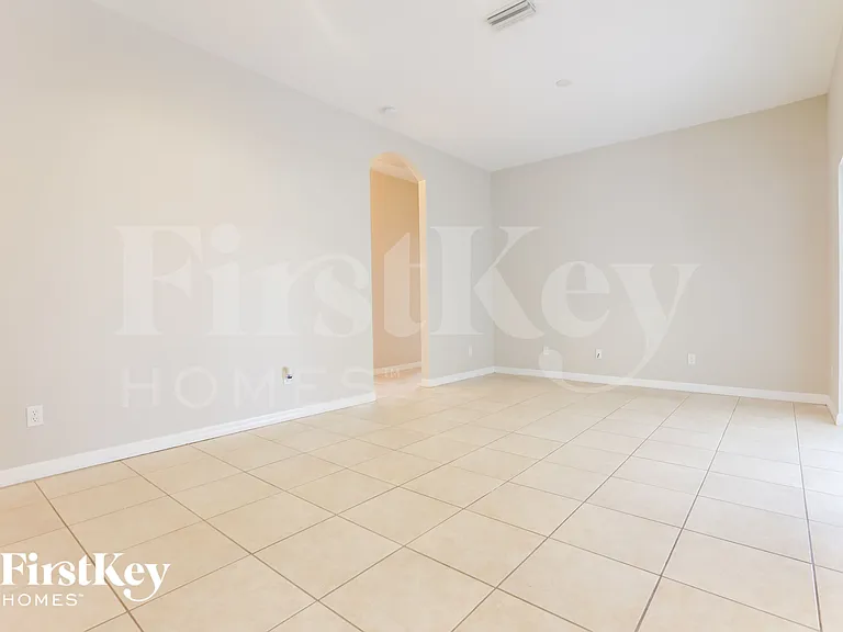 4511 Jaslo Ave — Photo 13