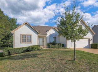 1522 Bridlewood Ln, Raymore, MO 64083