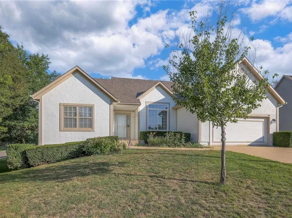 1522 Bridlewood Ln, Raymore, MO 64083