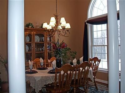 4th image of 4865 Far Hills Dr