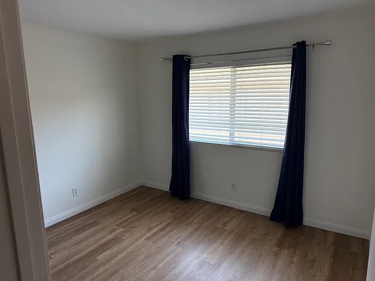 1186 Acadia Pl — Photo 3