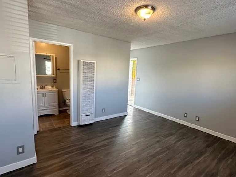 Newly Remodeled Beautiful 1 Bedroom/ 1 Bathroom Apartment! With Parking! — Photo 14