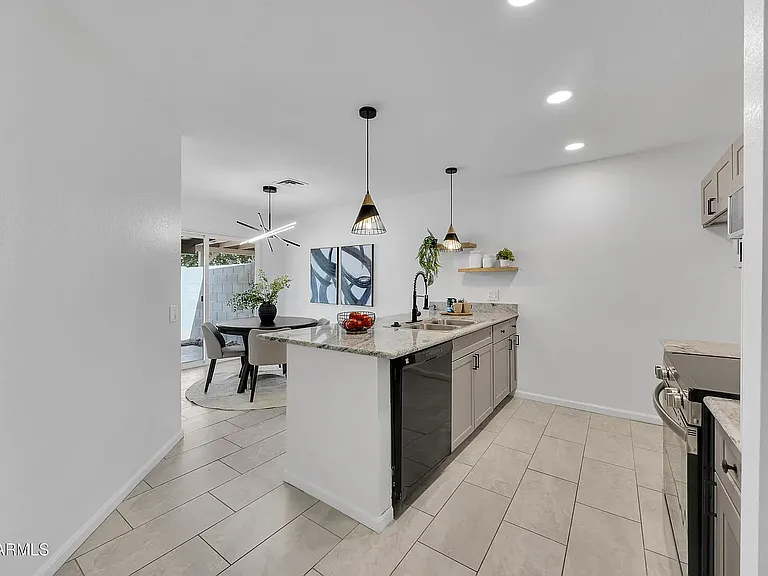 1950 E Paradise Ln — Photo 6