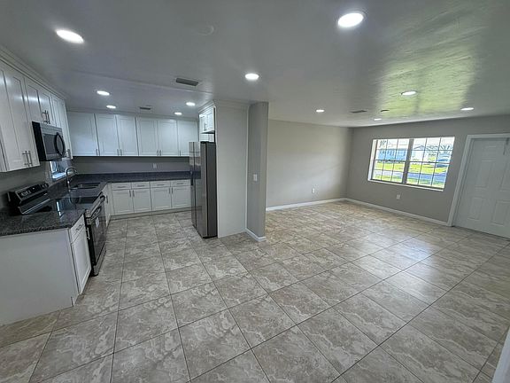 2nd image of 125 SE Avenue M