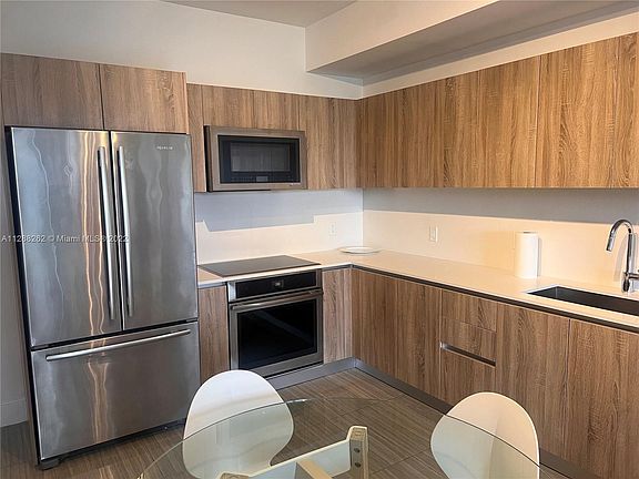 5th image of 2960 NE 207th St Unit 914