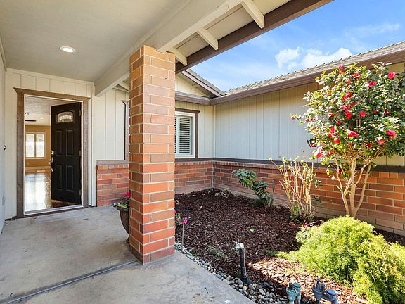 4th image of 2644 Park West Dr
