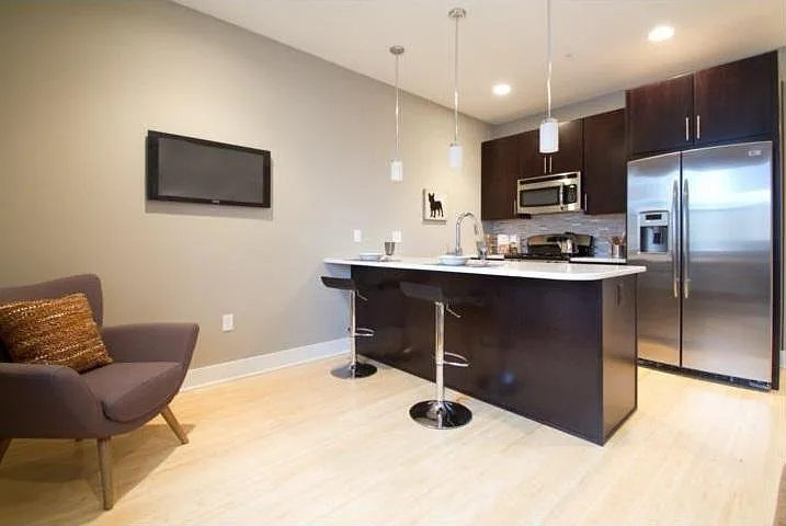 3 bed, 2600 sqft, $3,050 — Photo 4
