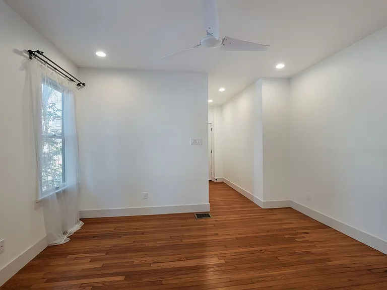 226 E Huisache Ave — Photo 7