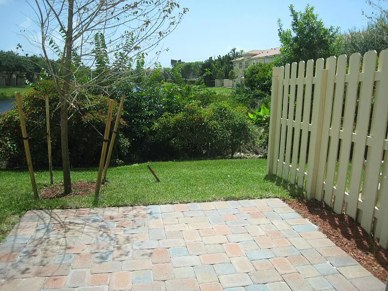 138 Monterey Bay Dr — Photo 3