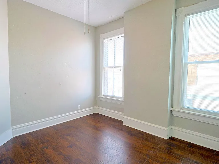2821-2823 Henrietta Pl — Photo 16