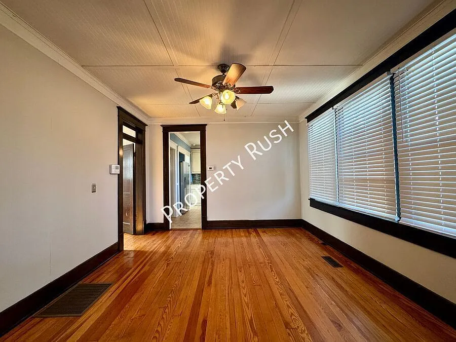 104 E Kent St. - Charming 2 bed/1 bath rental home in North Shore! $1,995/mo. — Photo 4