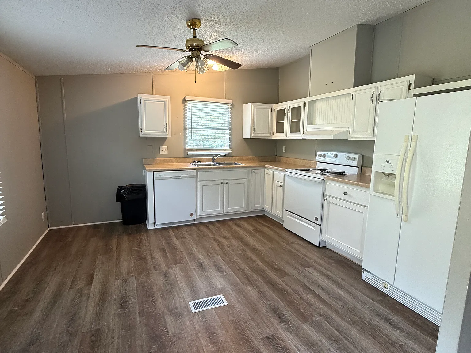 3 bed, $925 — Photo 3